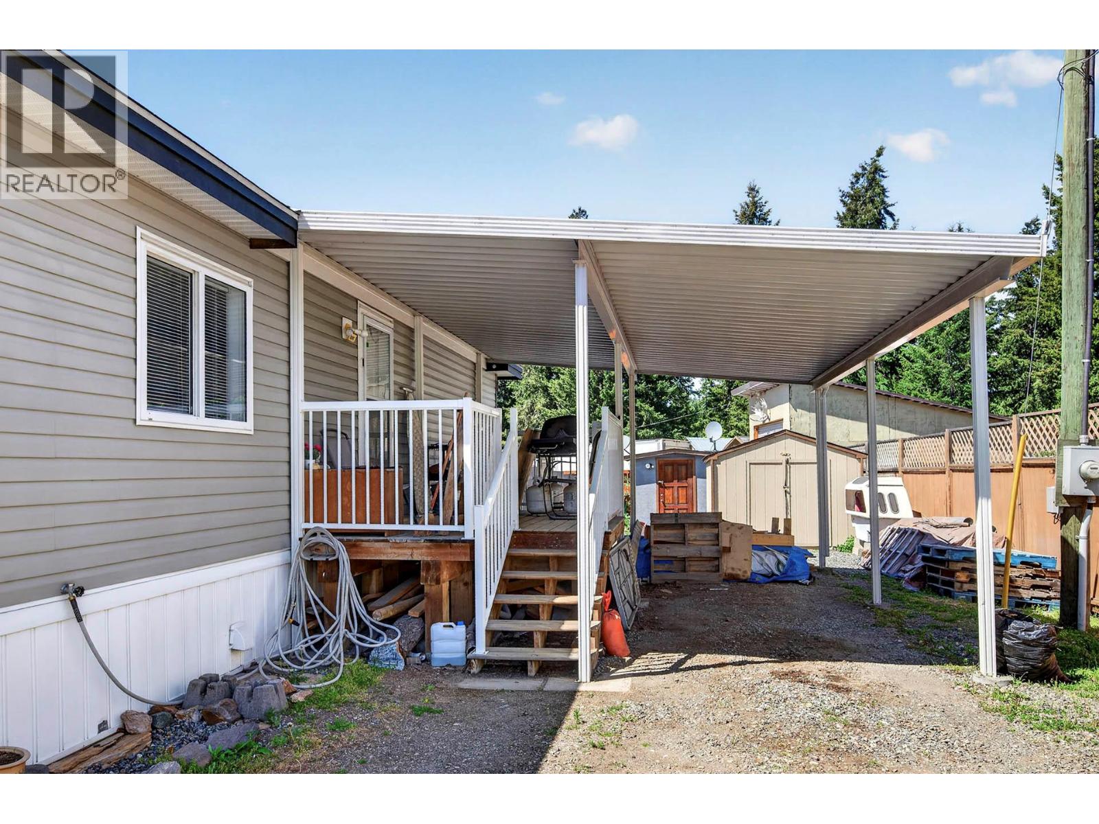 633 Barriere Lakes Road Property Photo 13