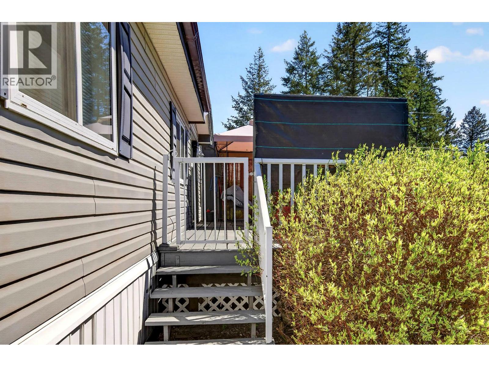 633 Barriere Lakes Road Property Photo 15