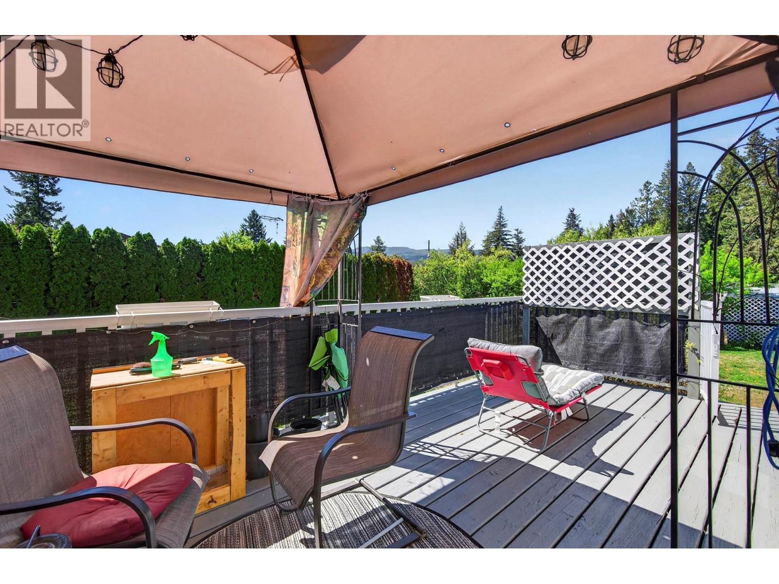 633 Barriere Lakes Road Property Photo 16
