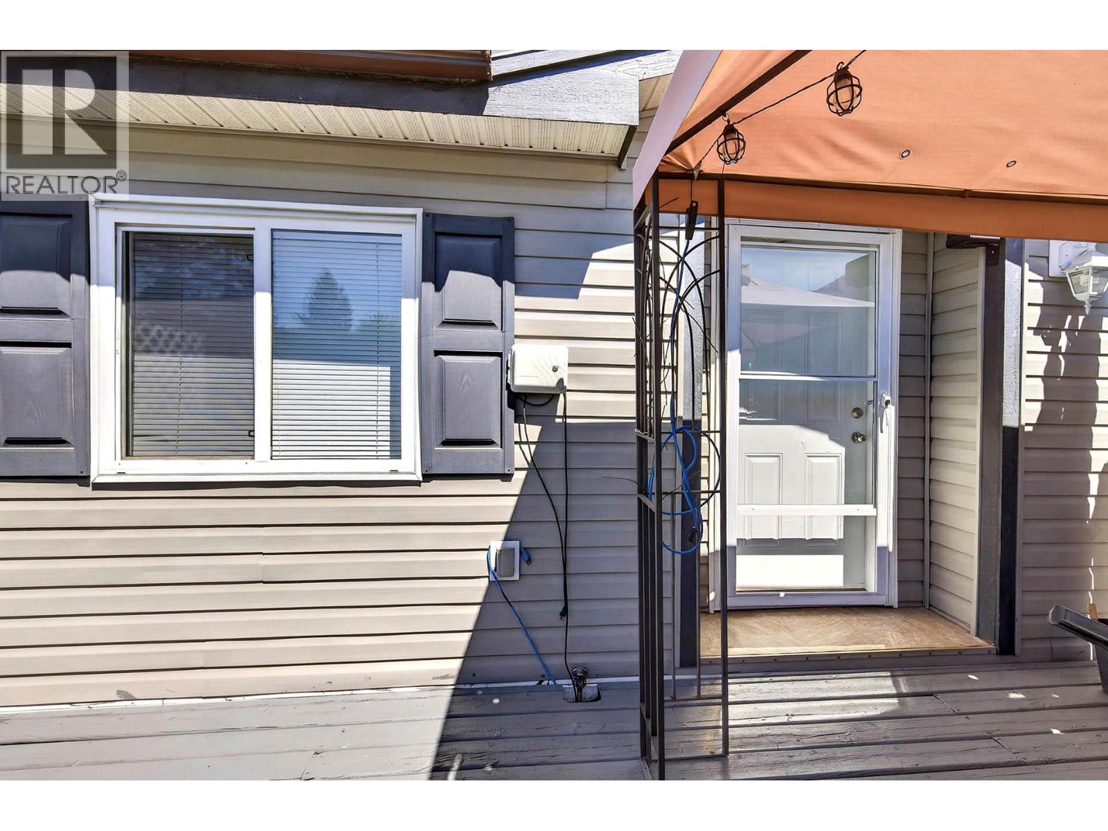 633 Barriere Lakes Road Property Photo 17