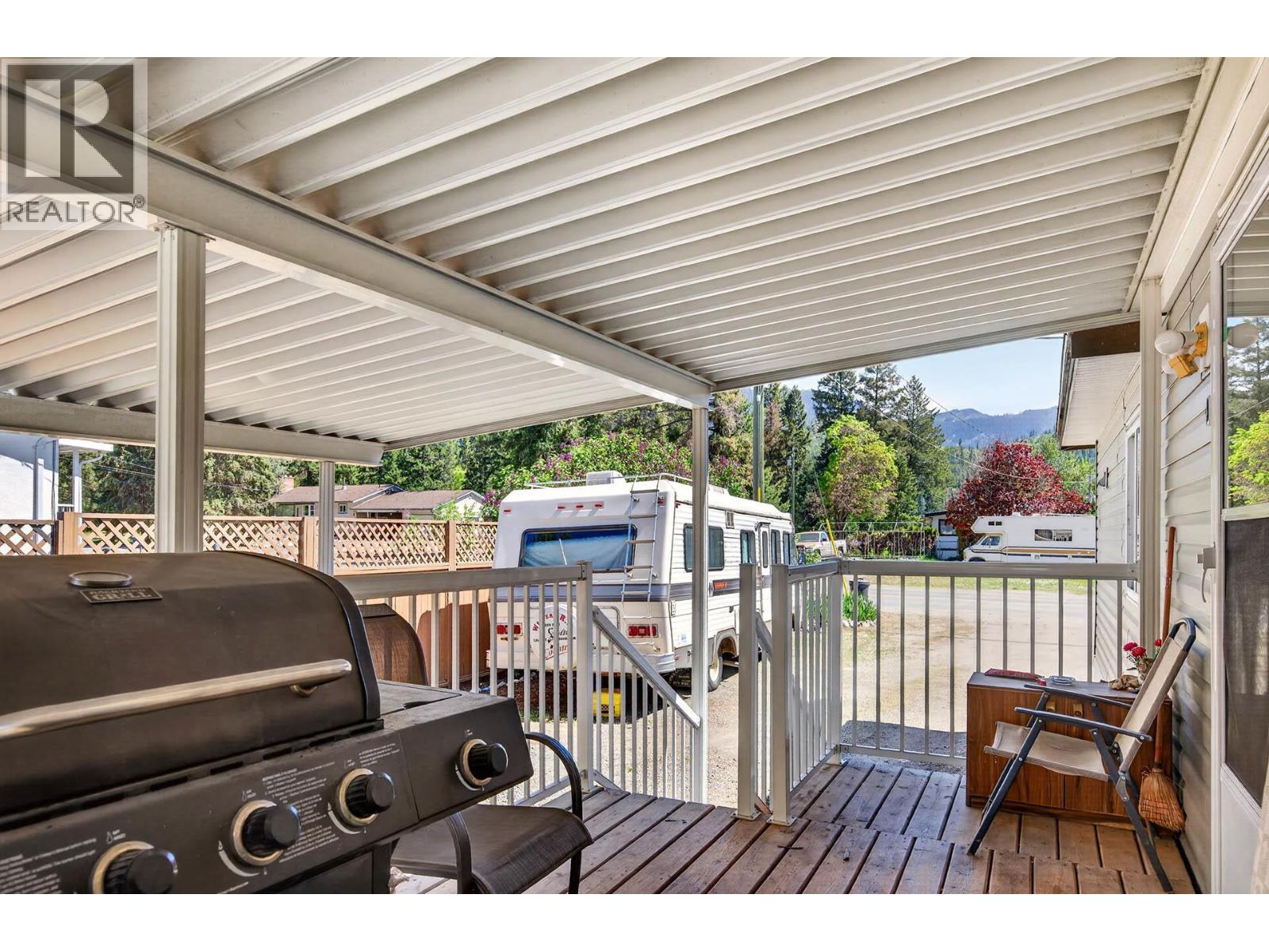 633 Barriere Lakes Road Property Photo 19