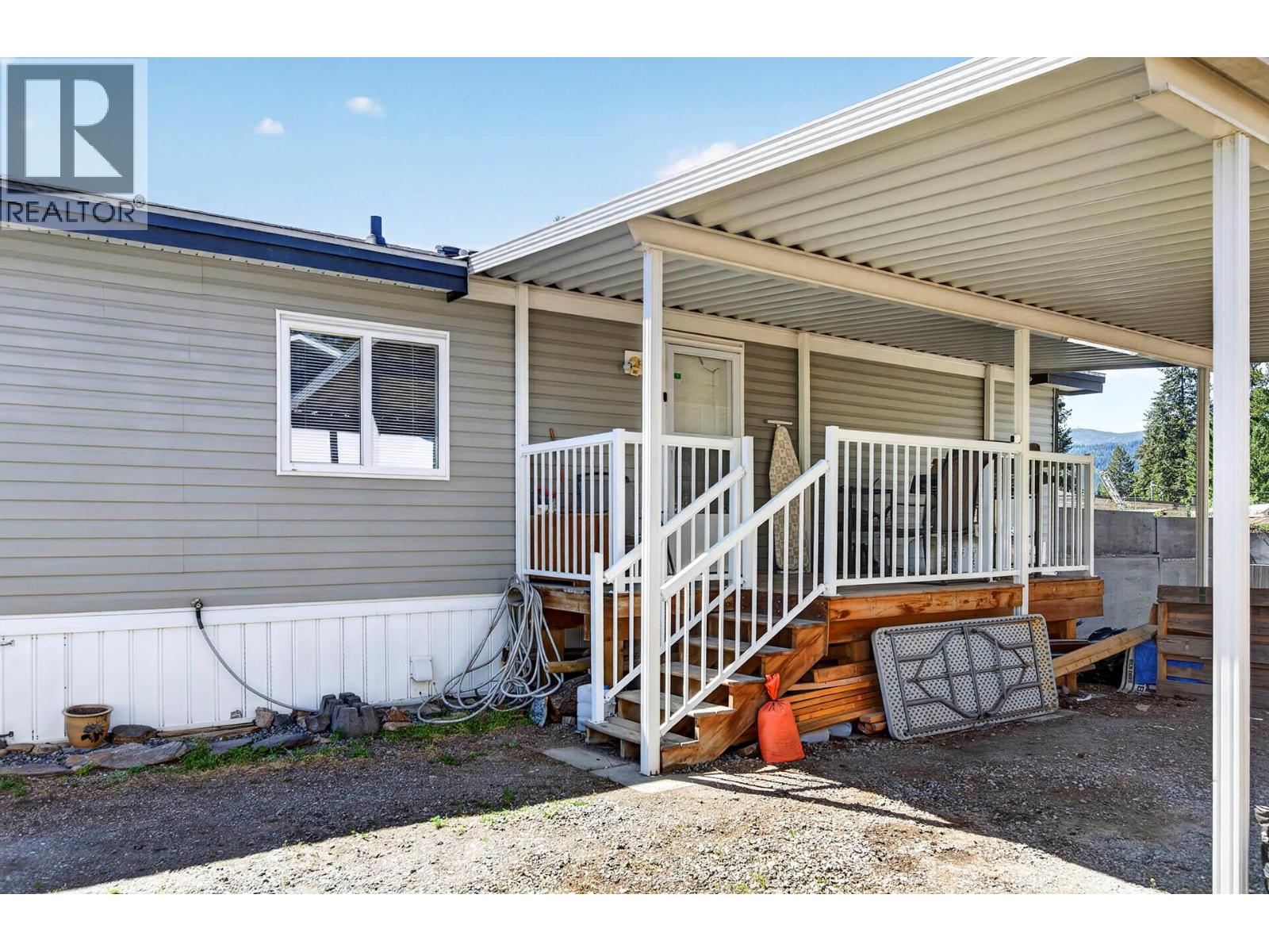 633 Barriere Lakes Road Property Photo 20