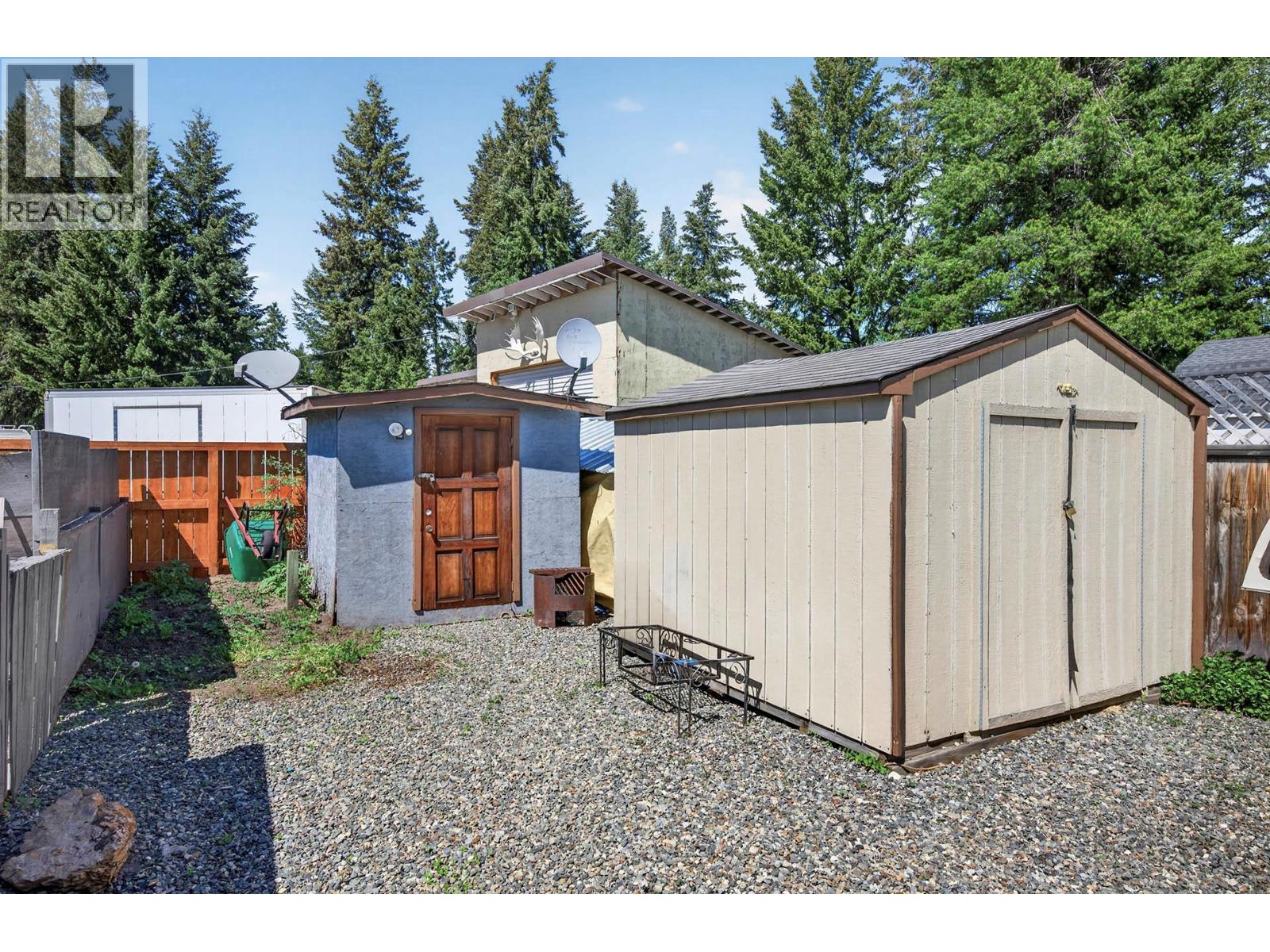633 Barriere Lakes Road Property Photo 25