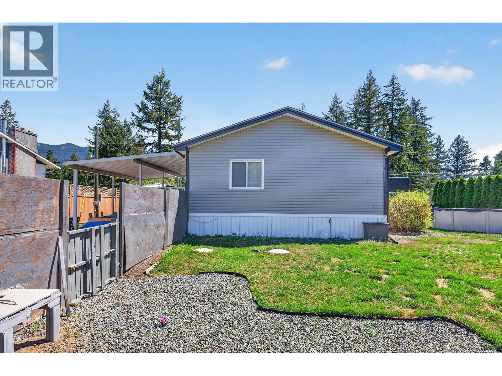 633 Barriere Lakes Road Property Photo 26