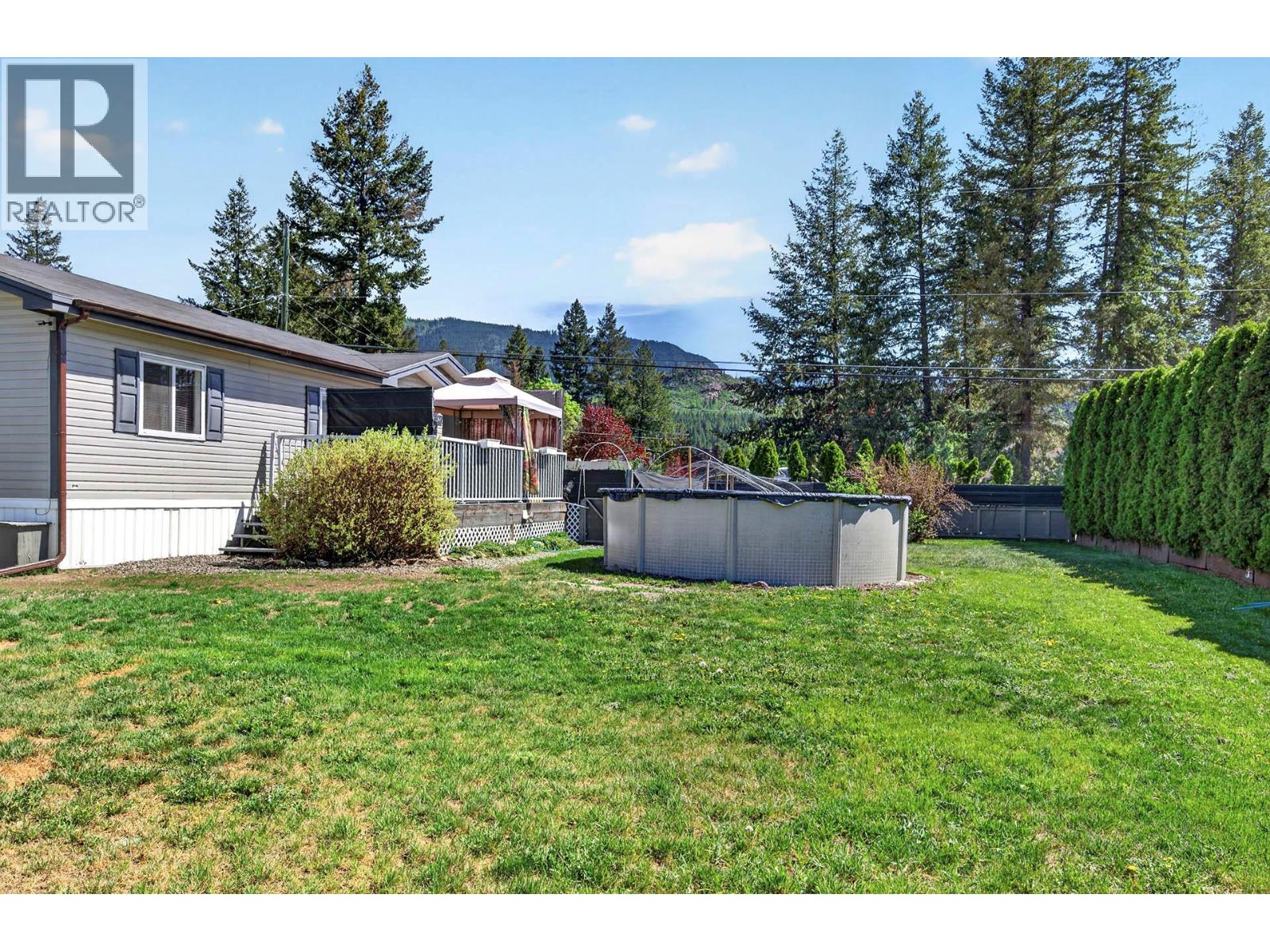 633 Barriere Lakes Road Property Photo 28
