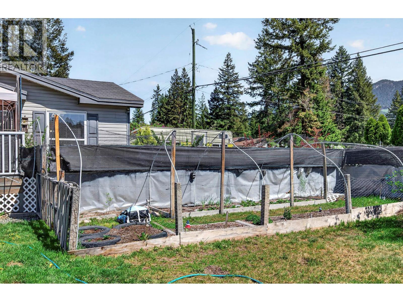 633 Barriere Lakes Road Property Photo 31