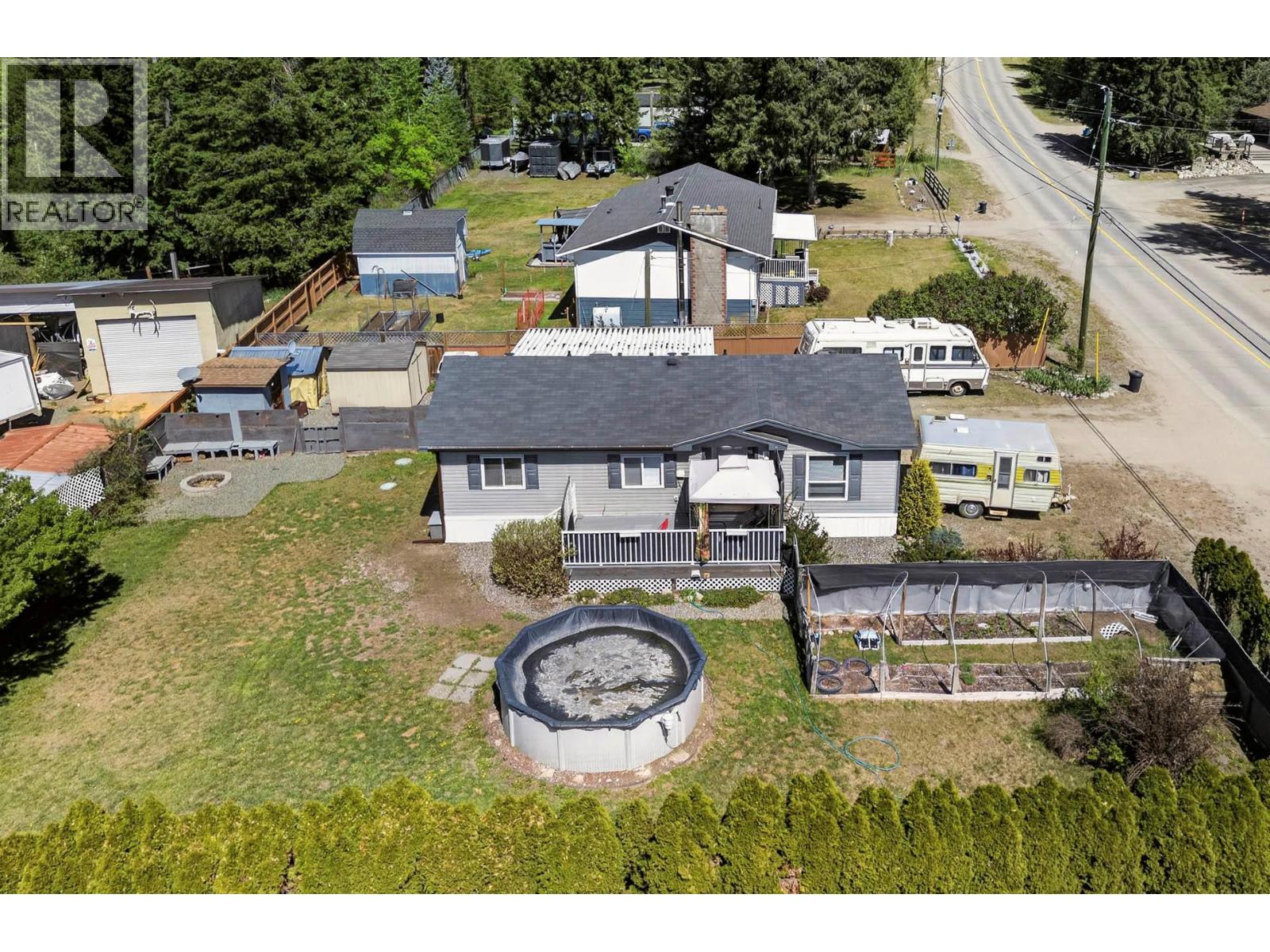 633 Barriere Lakes Road Property Photo 36