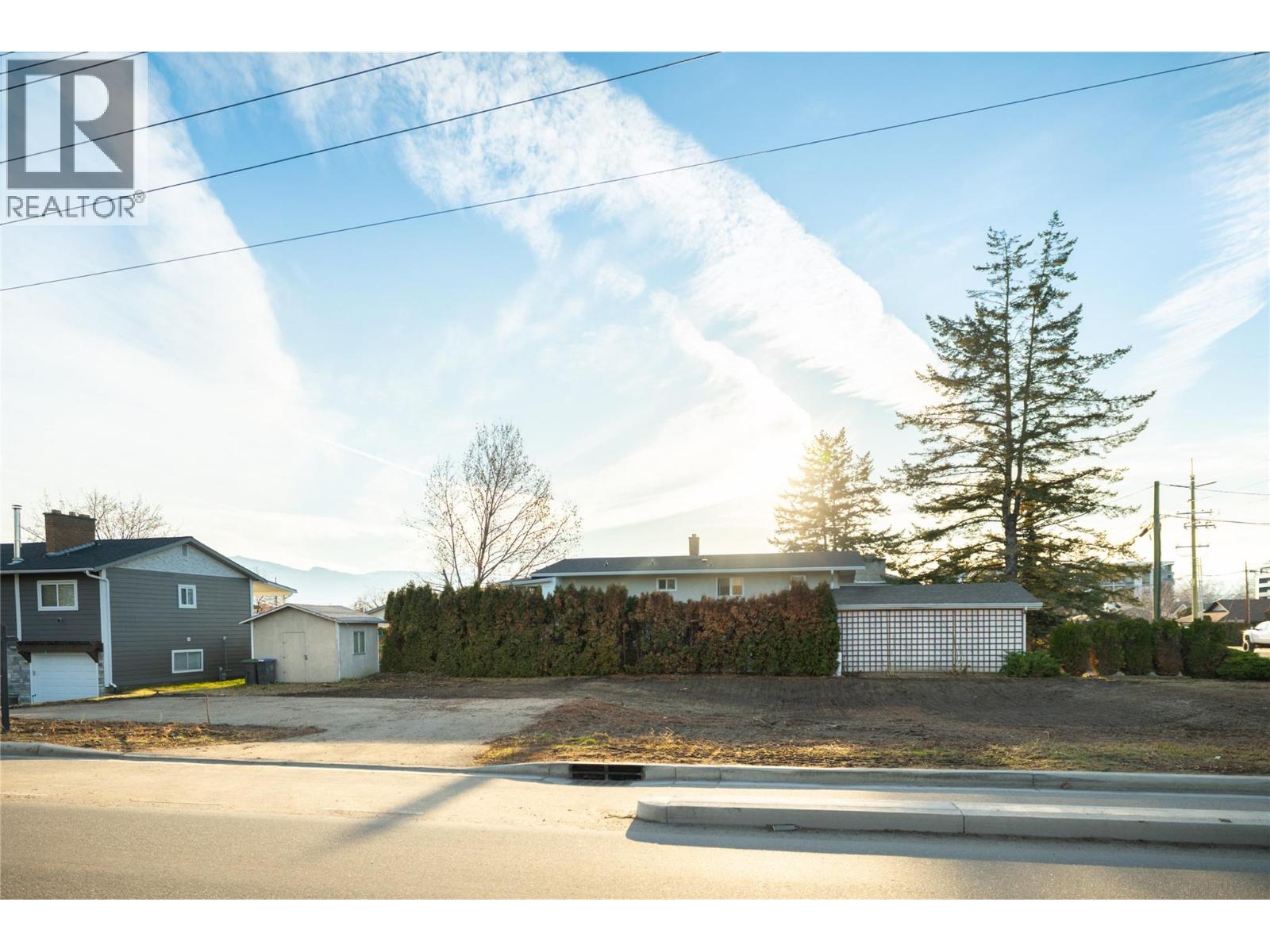 3514 Casorso Road Property Photo 6