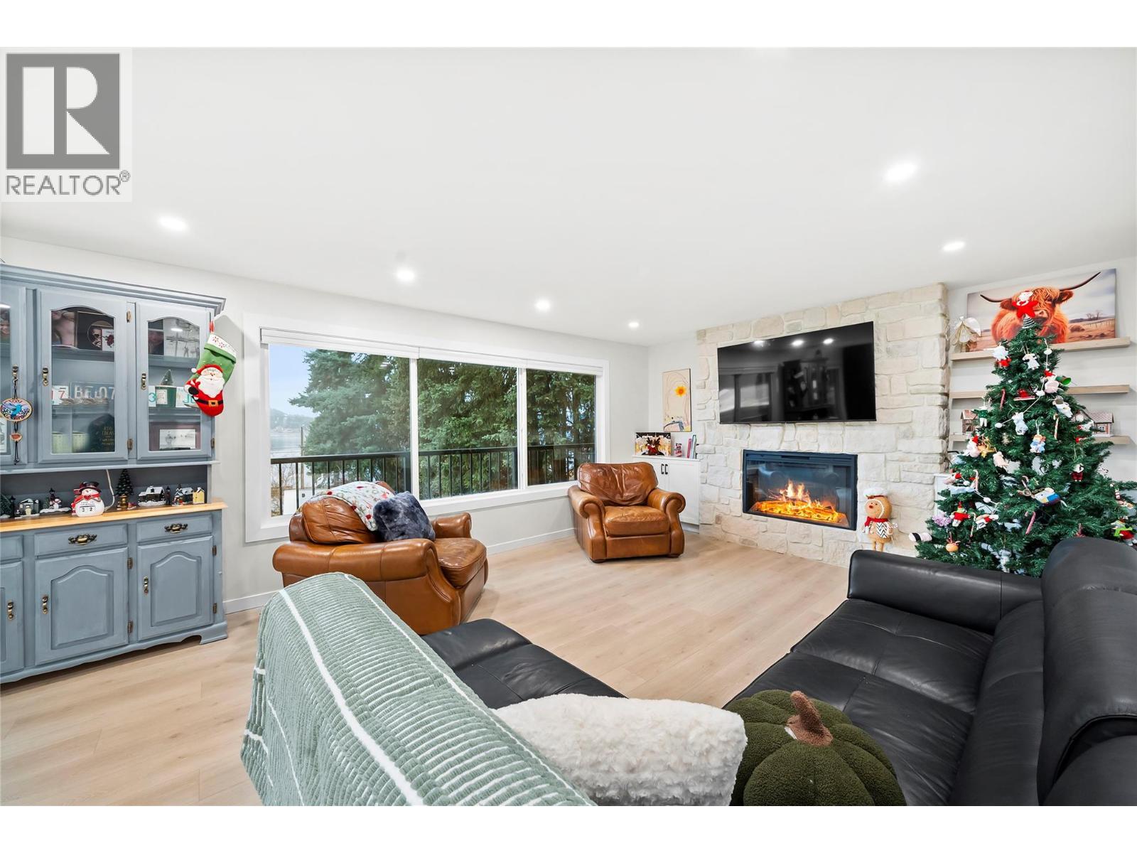 2022 Eagle Bay Road Property Photo 13