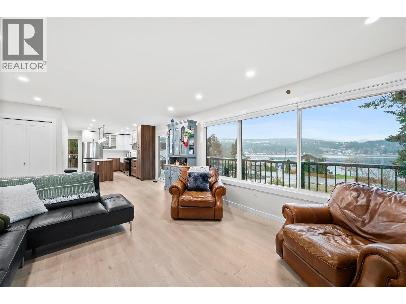 2022 Eagle Bay Road Property Photo 16