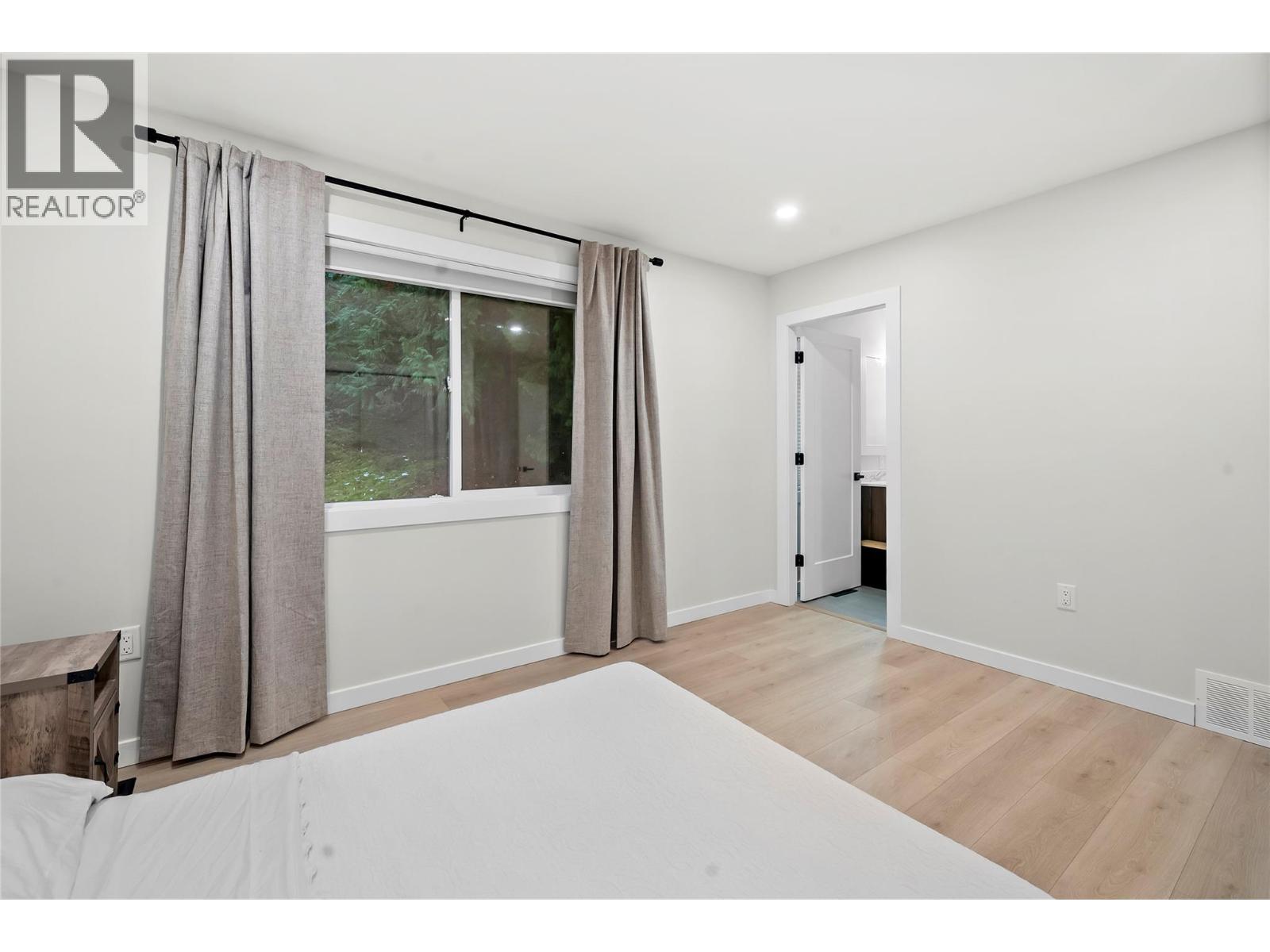2022 Eagle Bay Road Property Photo 24