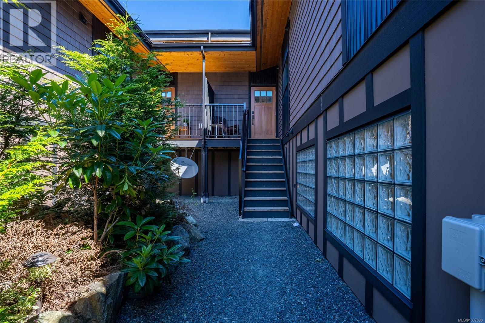 208a 6596 Baird Rd Property Photo 15