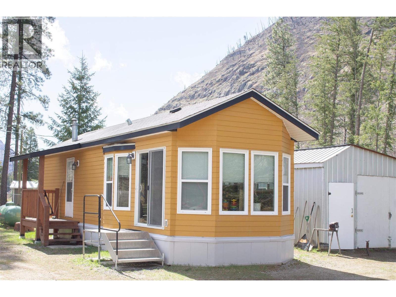 2955 33 Highway Property Photo 1