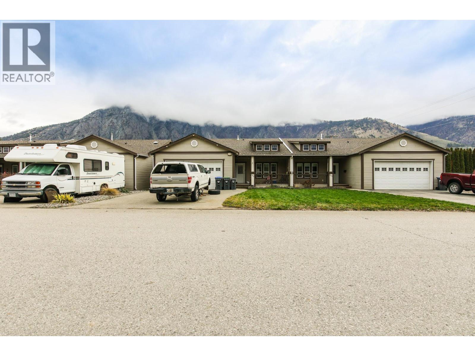 703 9th Avenue Property Photo 1