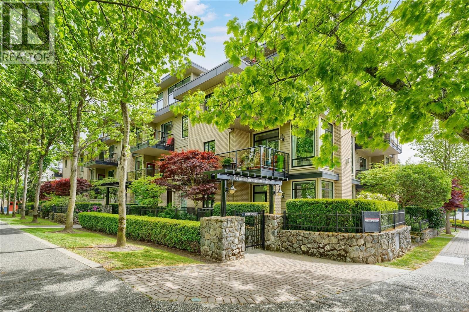 207 330 Waterfront Cres