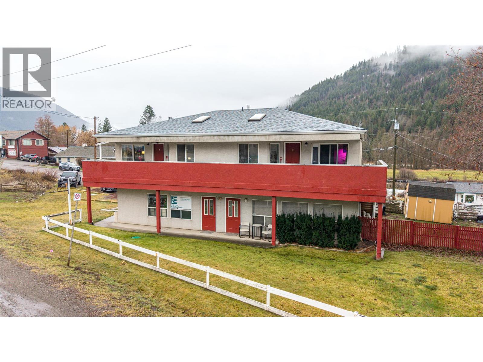 5683 97 Highway Property Photo 1