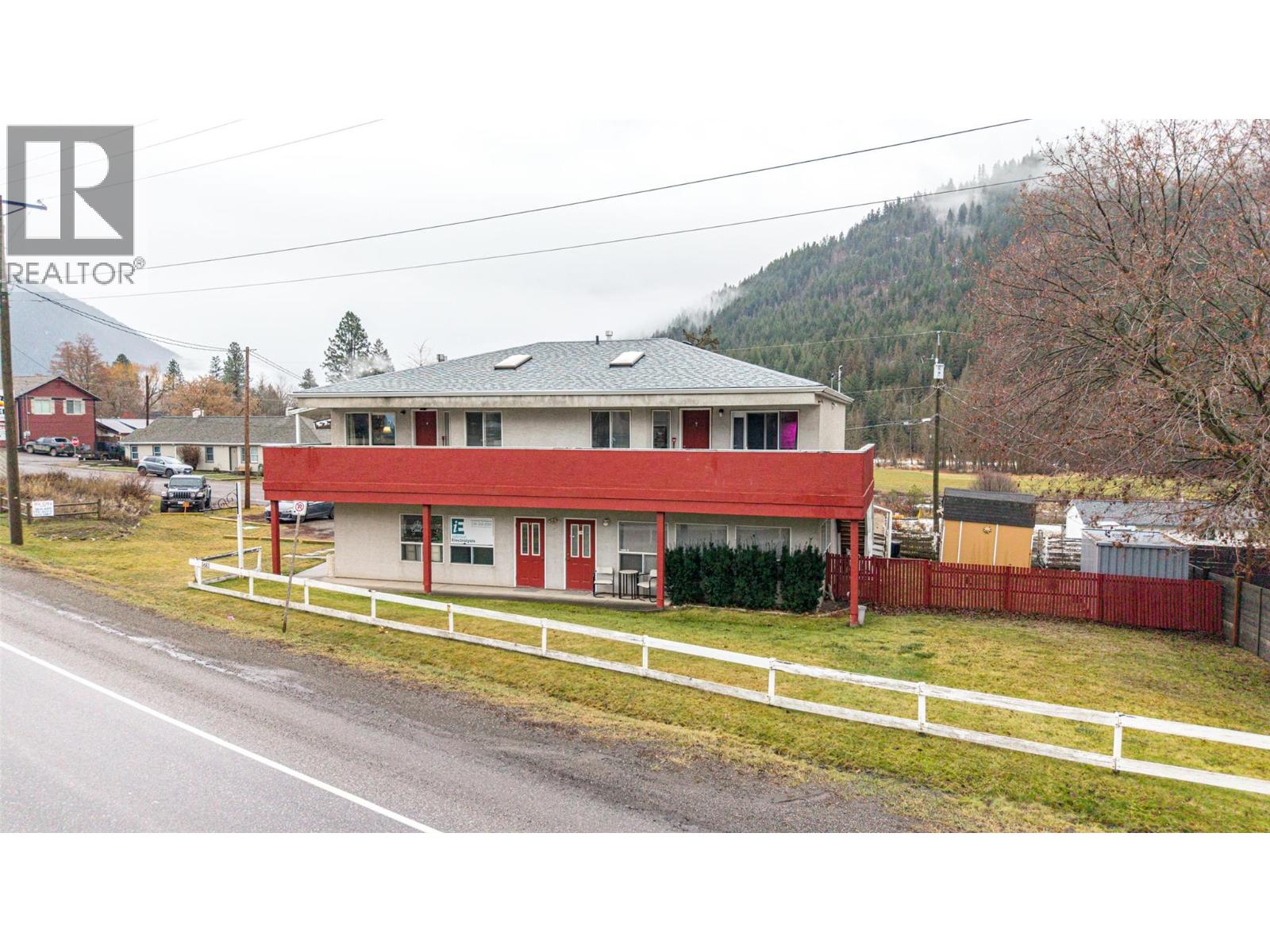 5683 97 Highway Property Photo 2