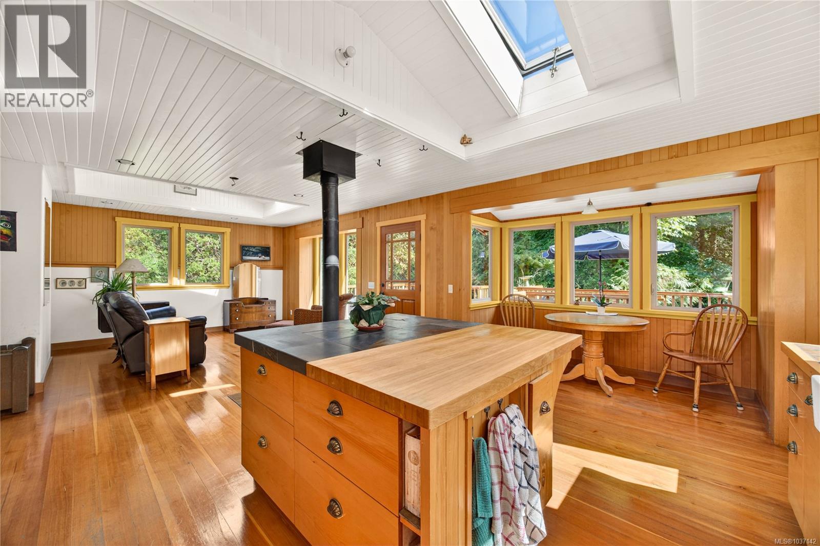1252 Isabella Point Rd Property Photo 12