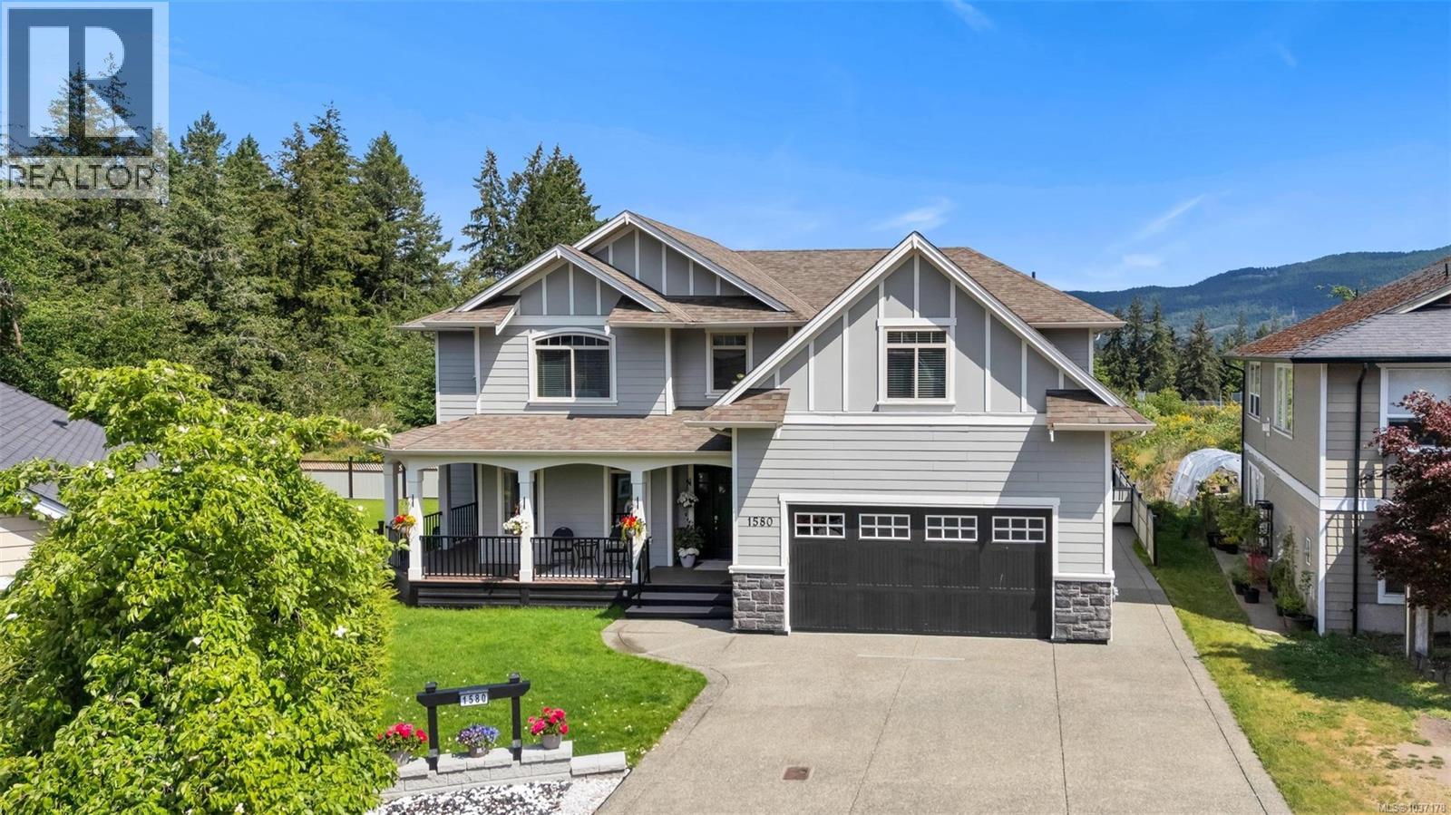 1580 Nimpkish Pl Property Photo 3