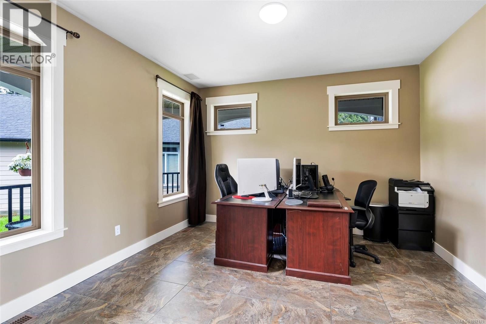 1580 Nimpkish Pl Property Photo 32