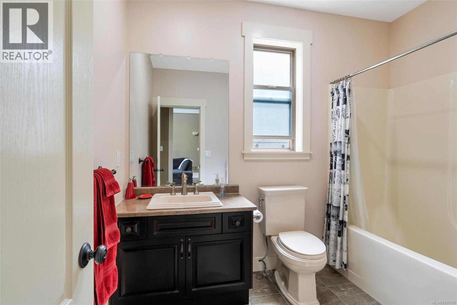 1580 Nimpkish Pl Property Photo 36