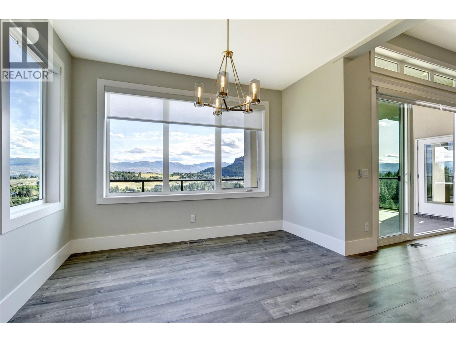 1051 Aurora Heights Property Photo 14
