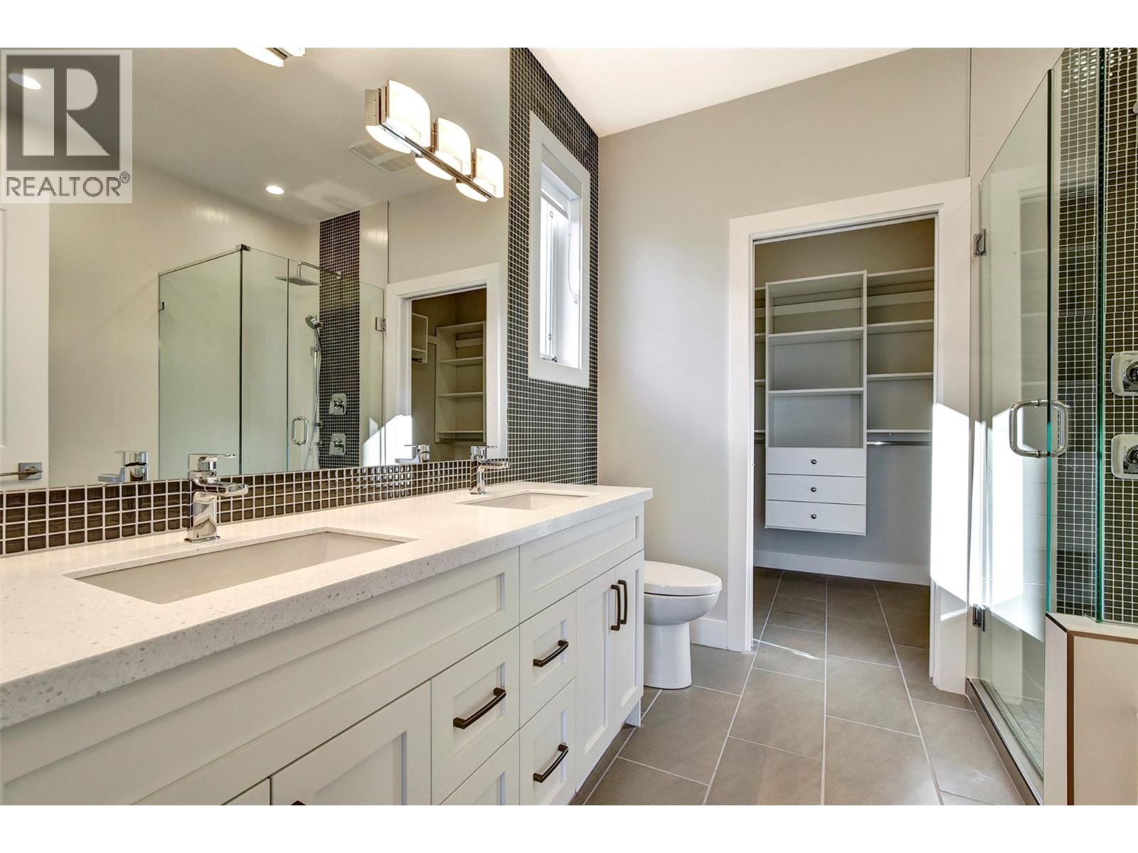 1051 Aurora Heights Property Photo 18