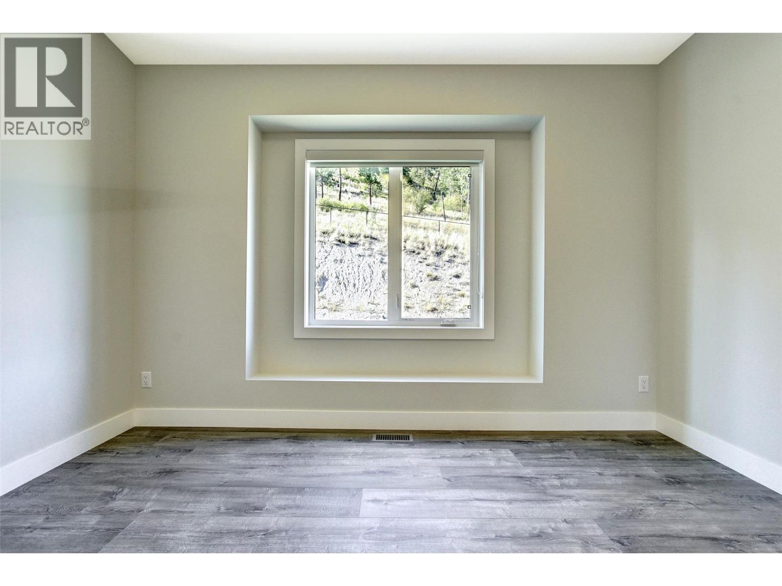 1051 Aurora Heights Property Photo 22