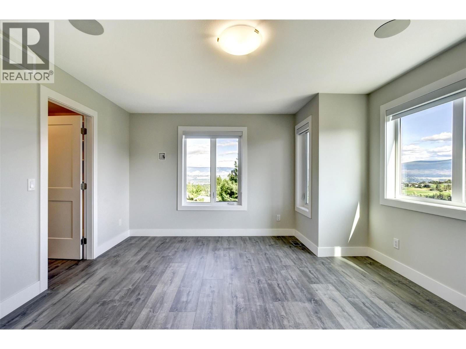 1051 Aurora Heights Property Photo 32
