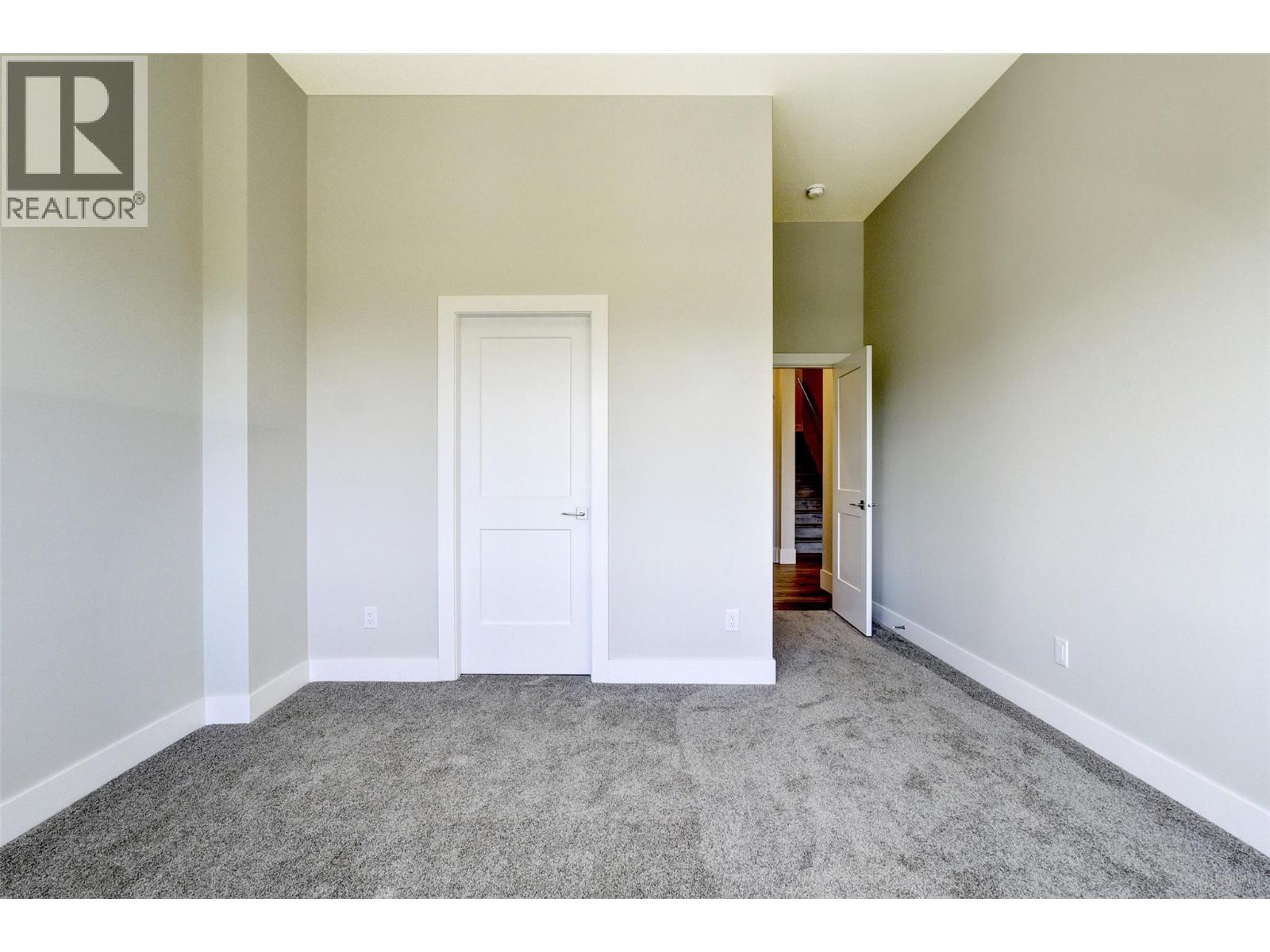 1051 Aurora Heights Property Photo 44