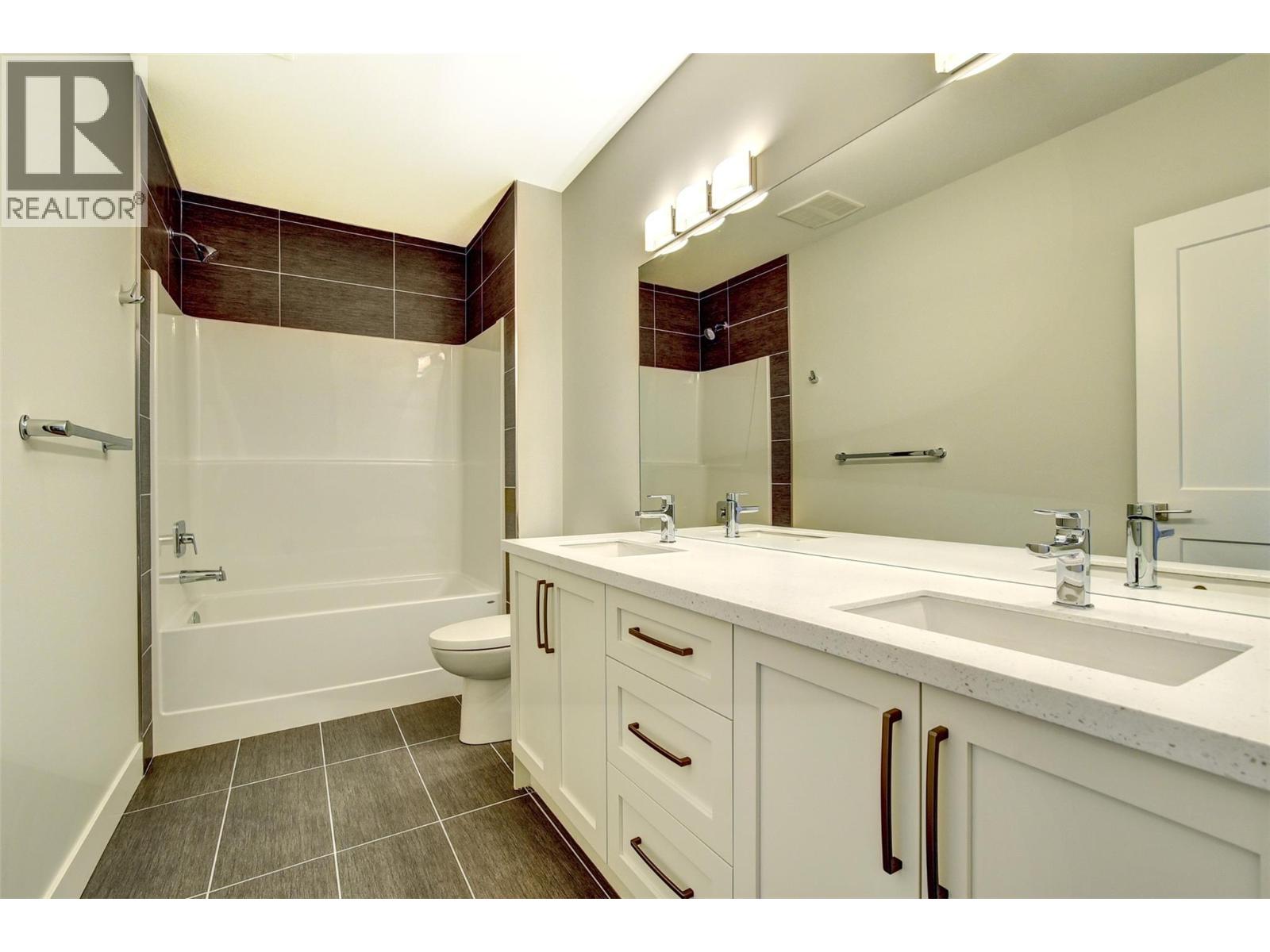 1051 Aurora Heights Property Photo 48