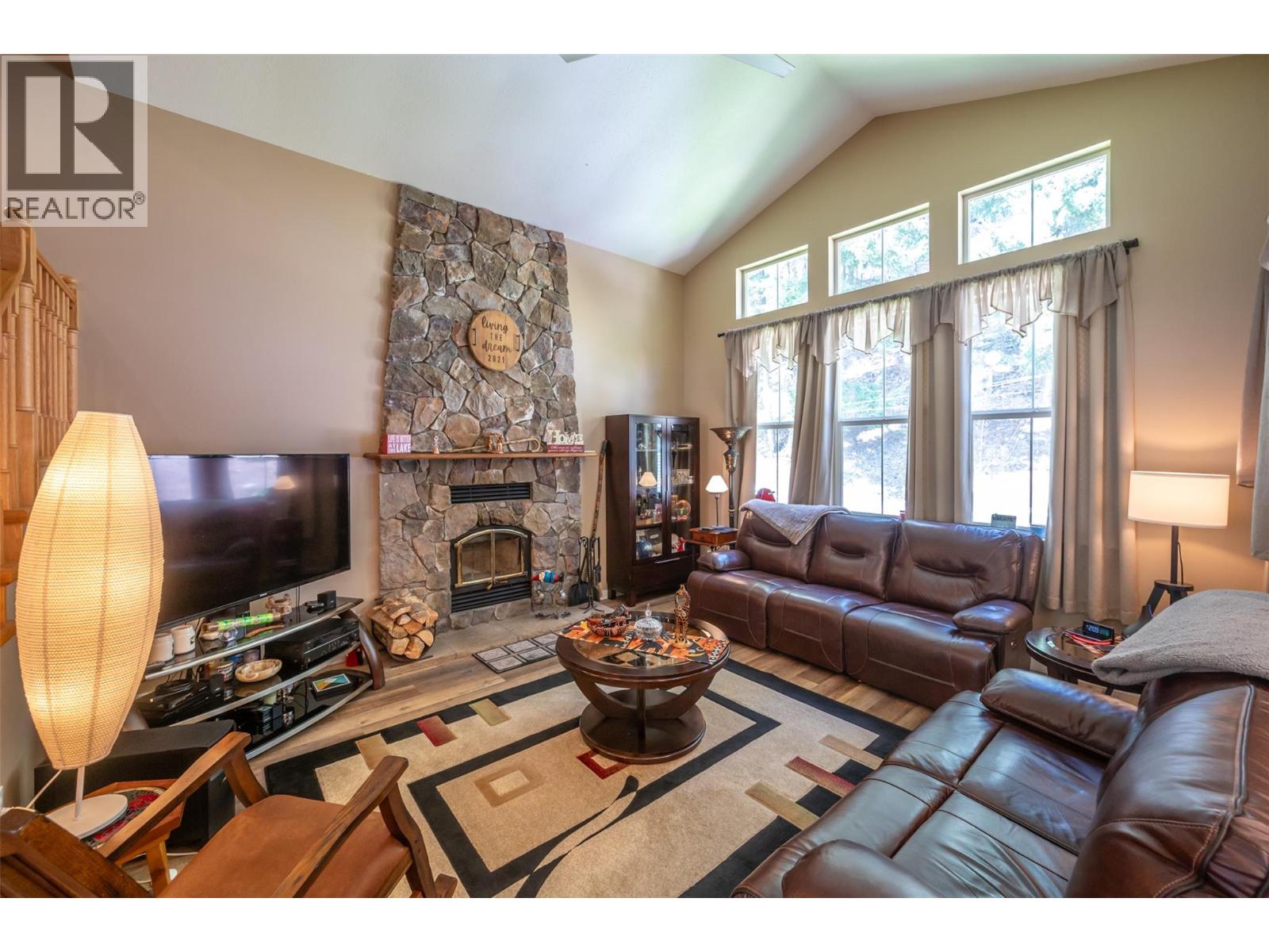2454 Coalmont Road Property Photo 4
