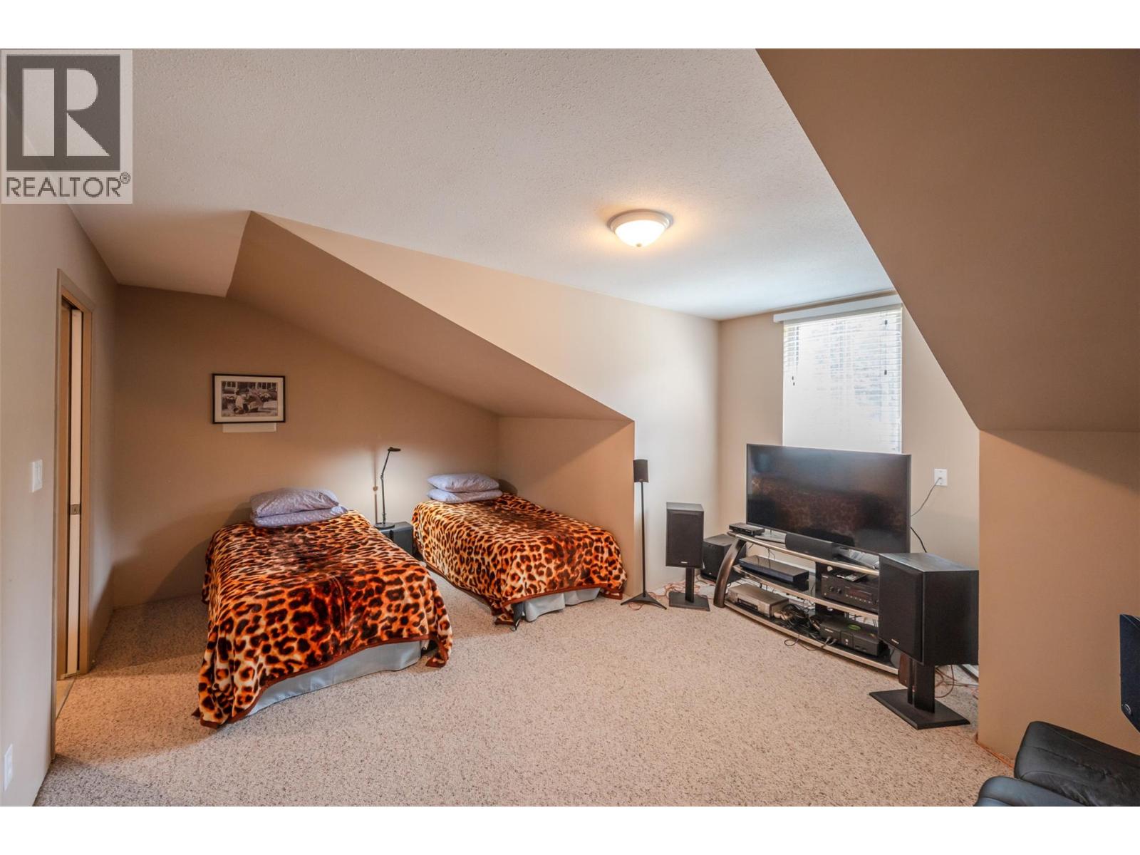 2454 Coalmont Road Property Photo 13