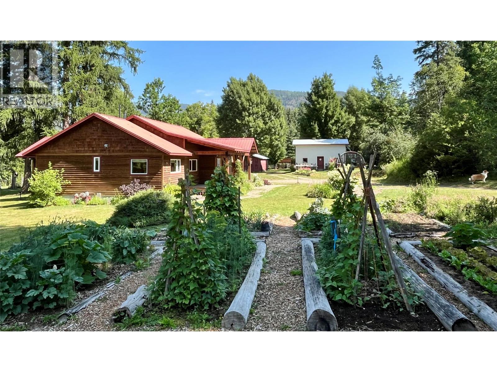 3371 Highway 3b Property Photo 4