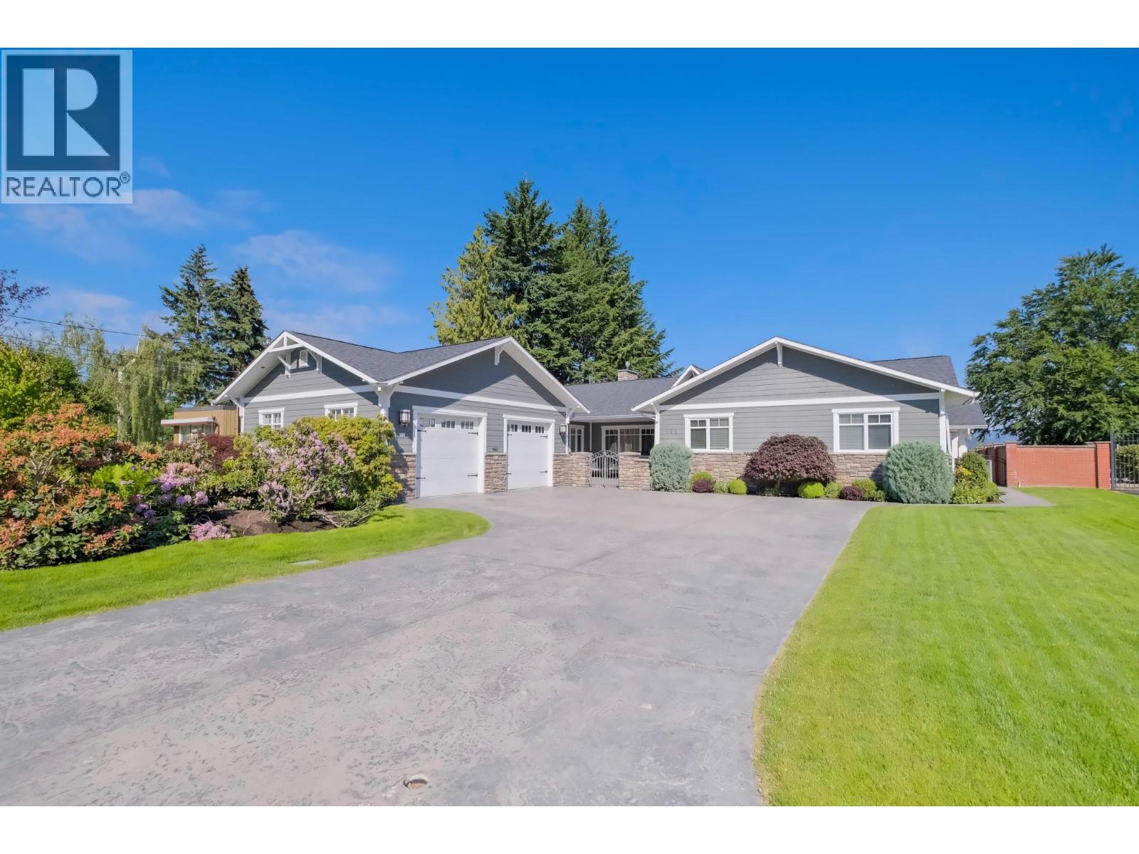 162 VANCOUVER Place Property Photo 1