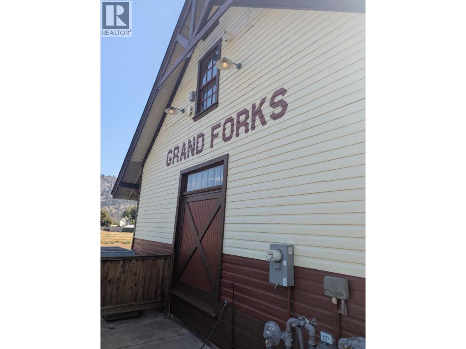 7654 Donaldson Drive Property Photo 3