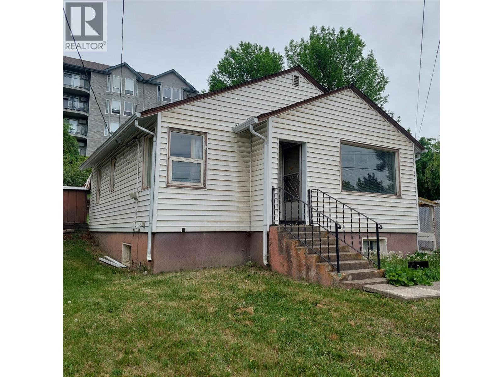 3220 35 Street Property Photo 1