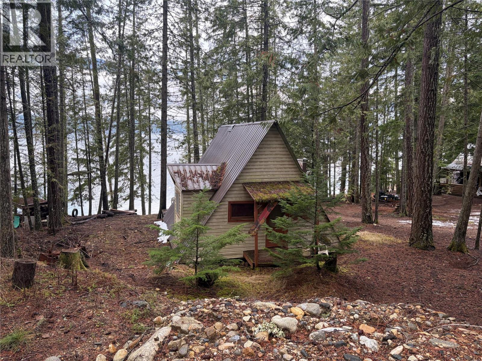 8700 Mabel Lake Road Property Photo 8