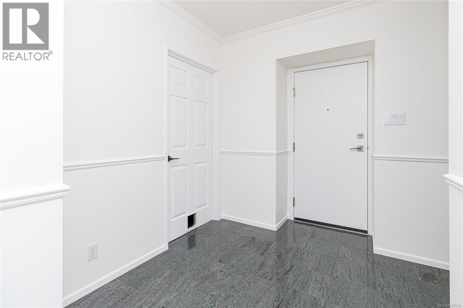 1702 1020 View St Property Photo 3