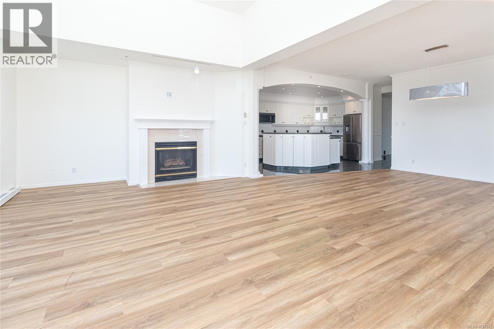 1702 1020 View St Property Photo 6