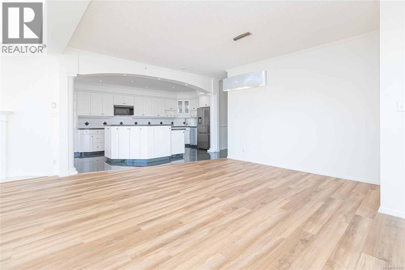 1702 1020 View St Property Photo 8