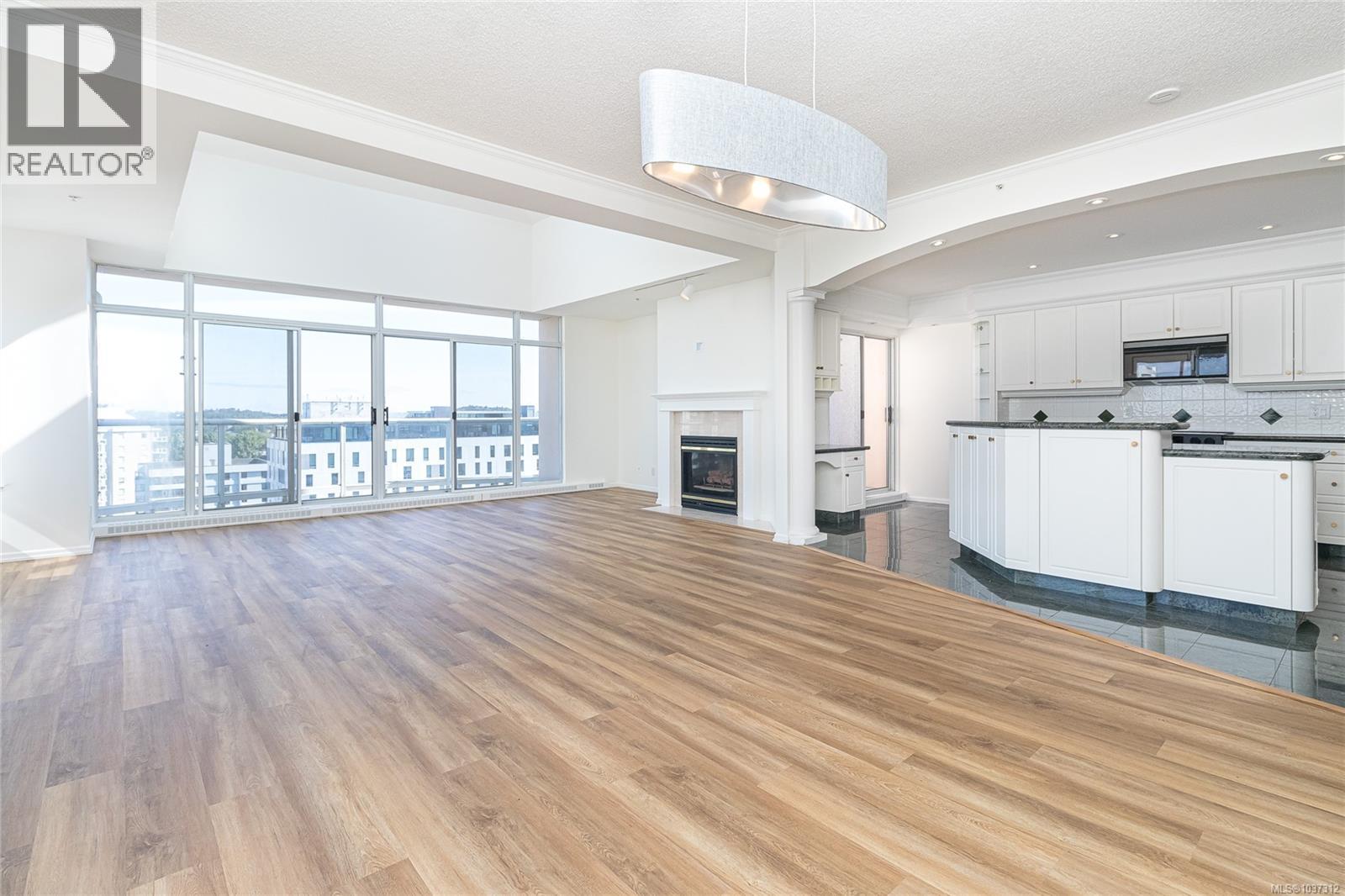 1702 1020 View St Property Photo 9