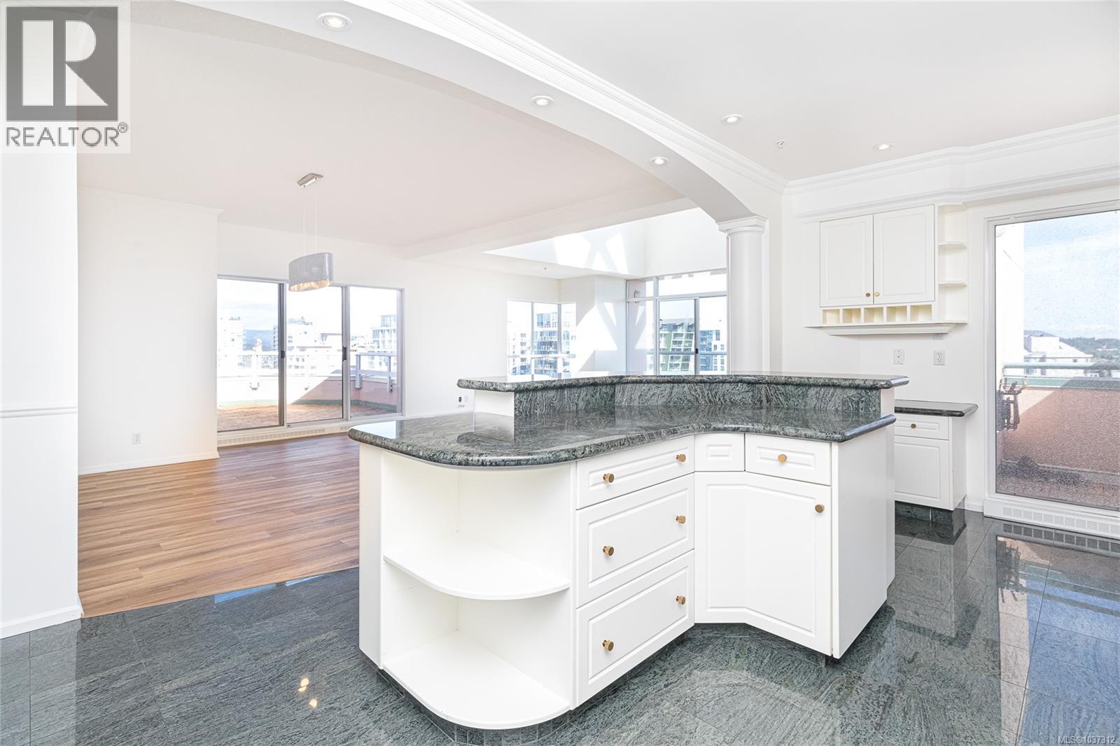 1702 1020 View St Property Photo 14