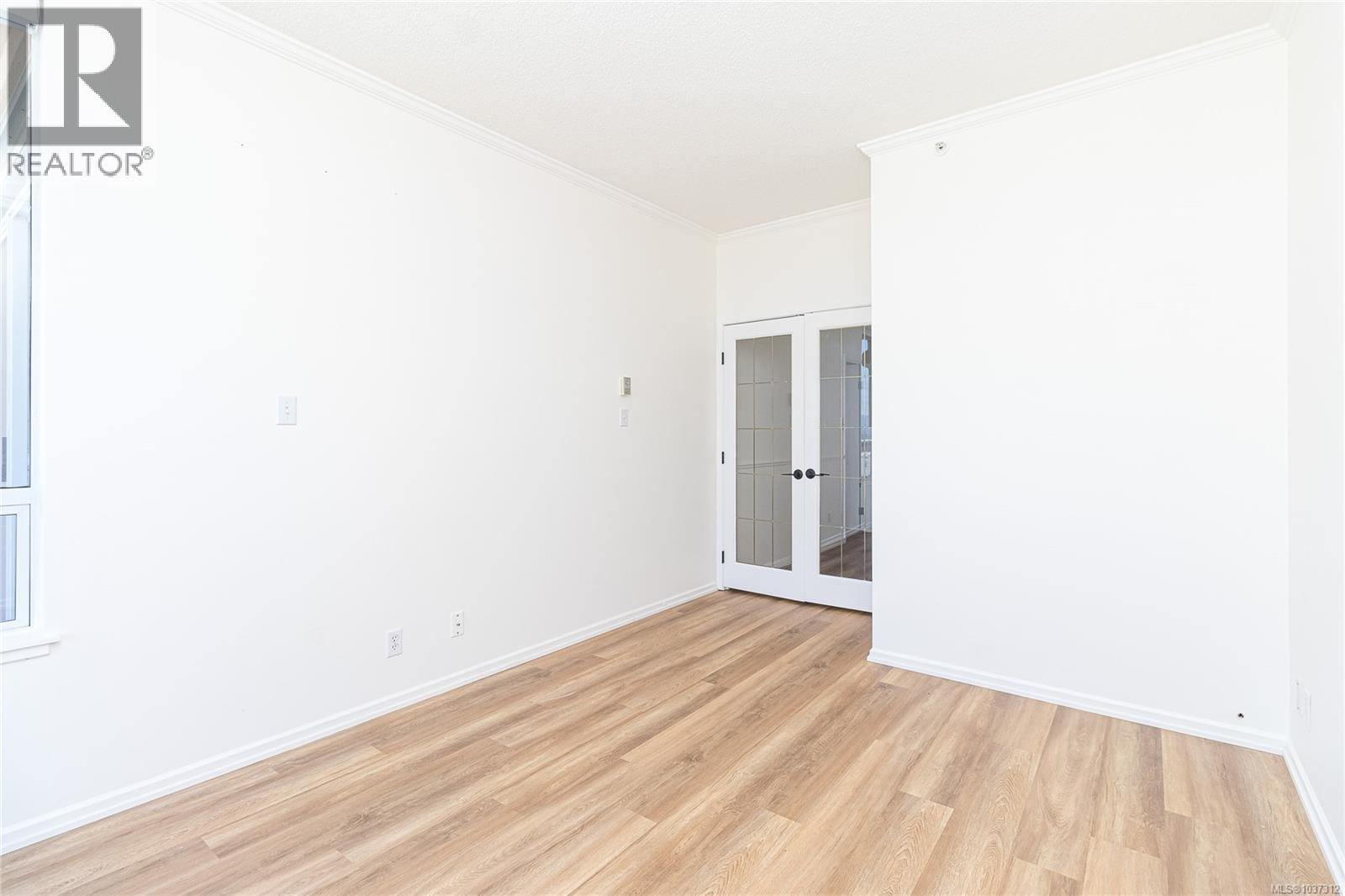 1702 1020 View St Property Photo 23