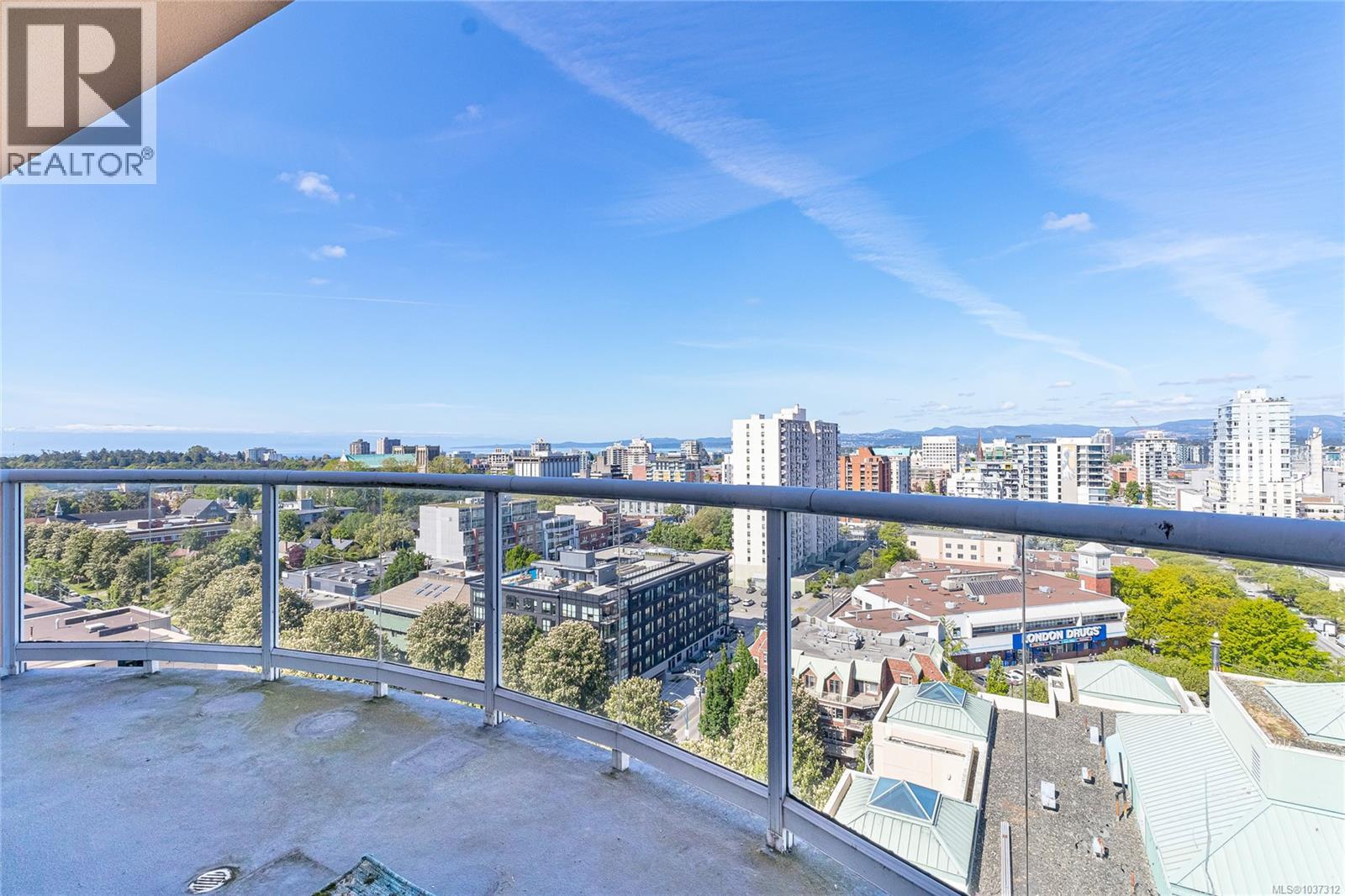 1702 1020 View St Property Photo 26