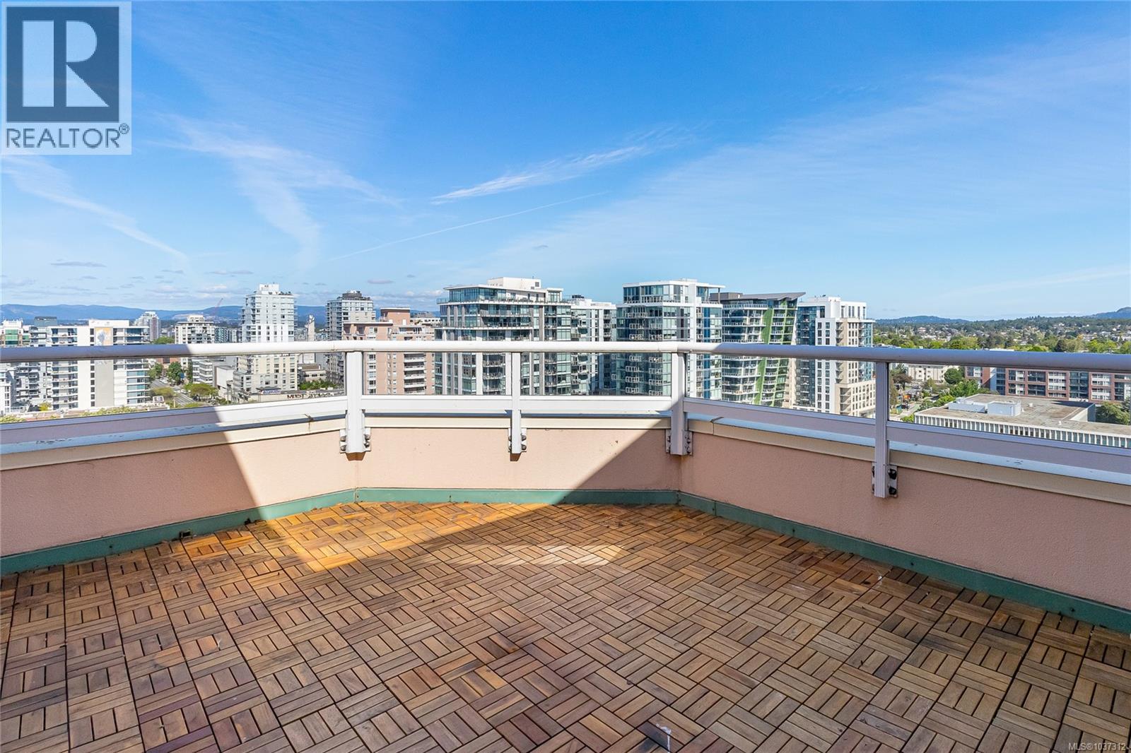 1702 1020 View St Property Photo 28
