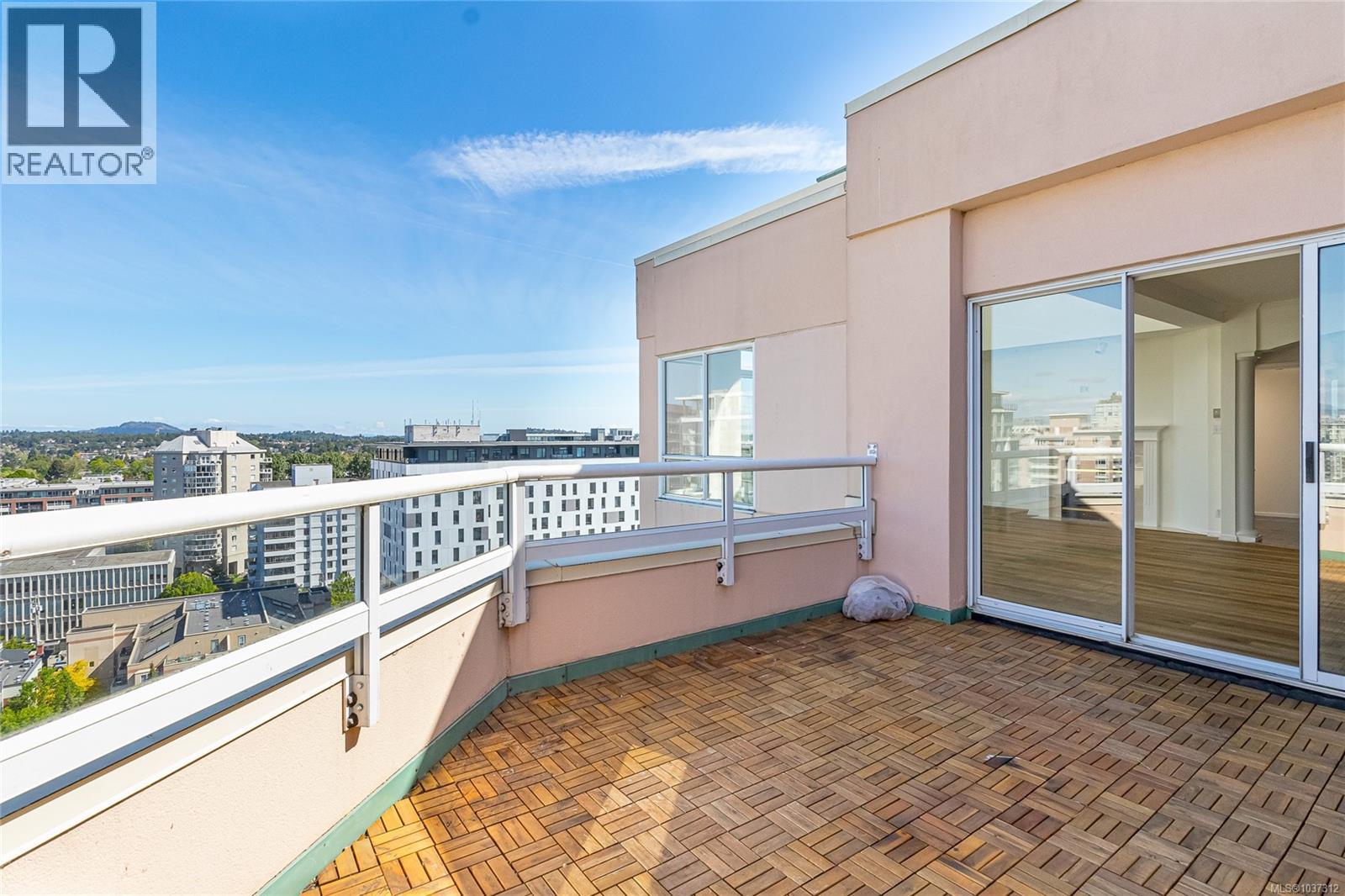 1702 1020 View St Property Photo 29