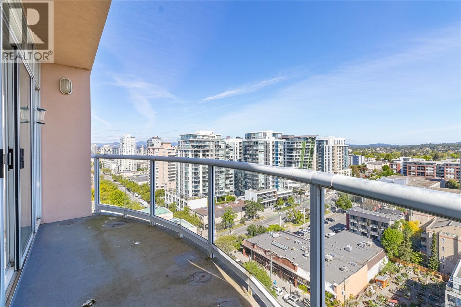 1702 1020 View St Property Photo 30