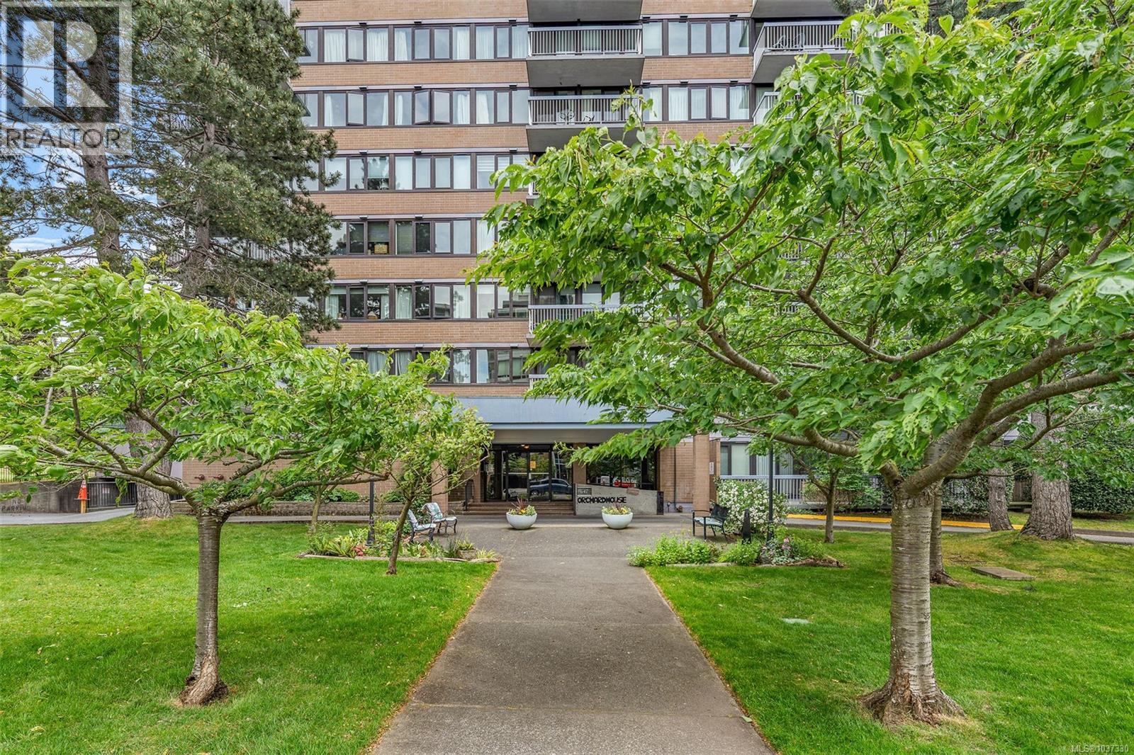 907 647 Michigan St