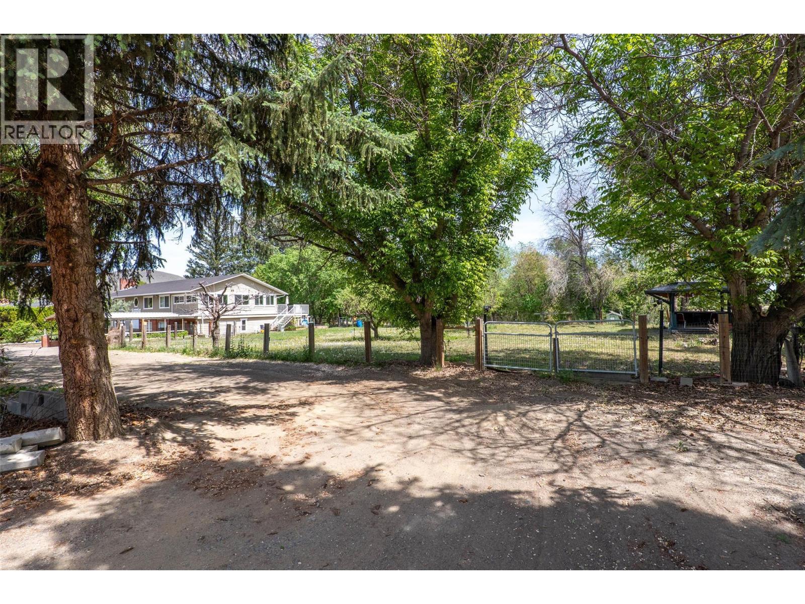 721 Strauss Street Property Photo 8